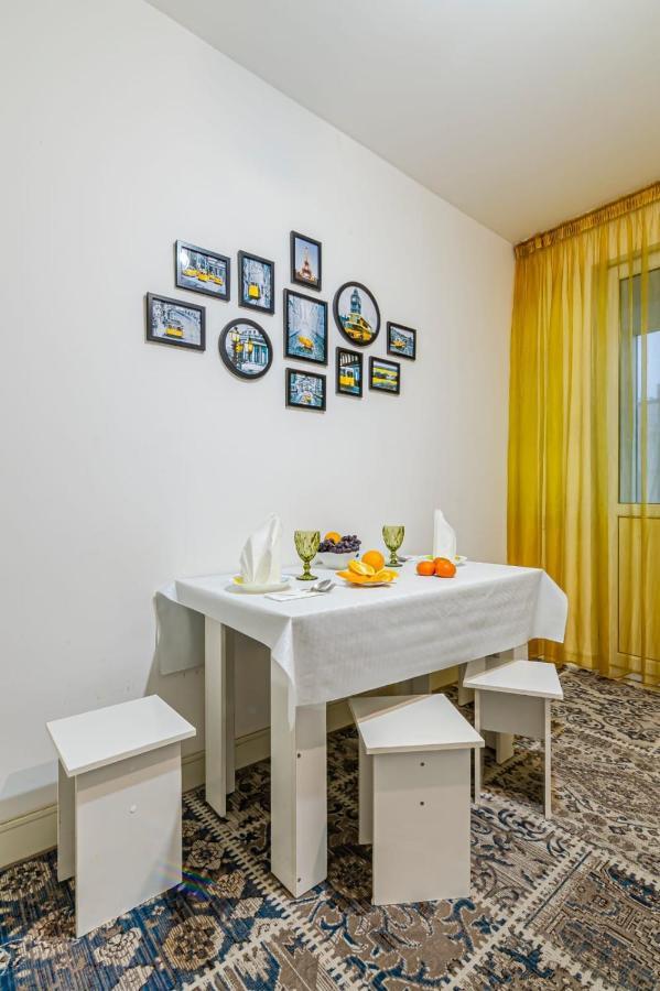Ferienwohnung Однушка В Жк Абая 130/2 2019 Г.П. Almaty Exterior foto